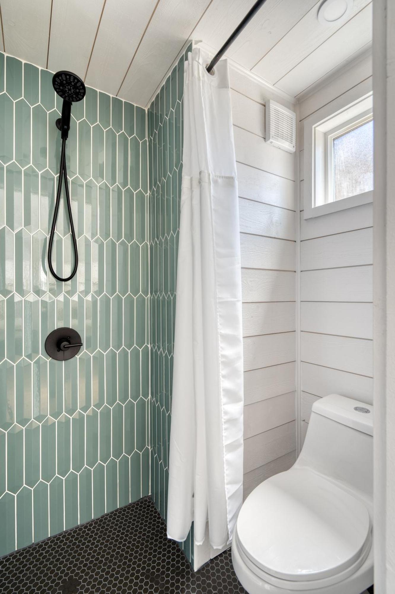 Collection - Teal & Terrazzo Bright Tiny Holiday home Portland